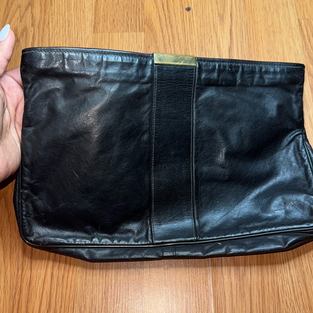 Black clutch